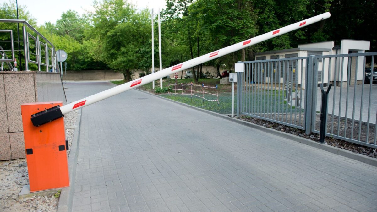 Sicherheitssysteme für Fahrzeugabsperrung