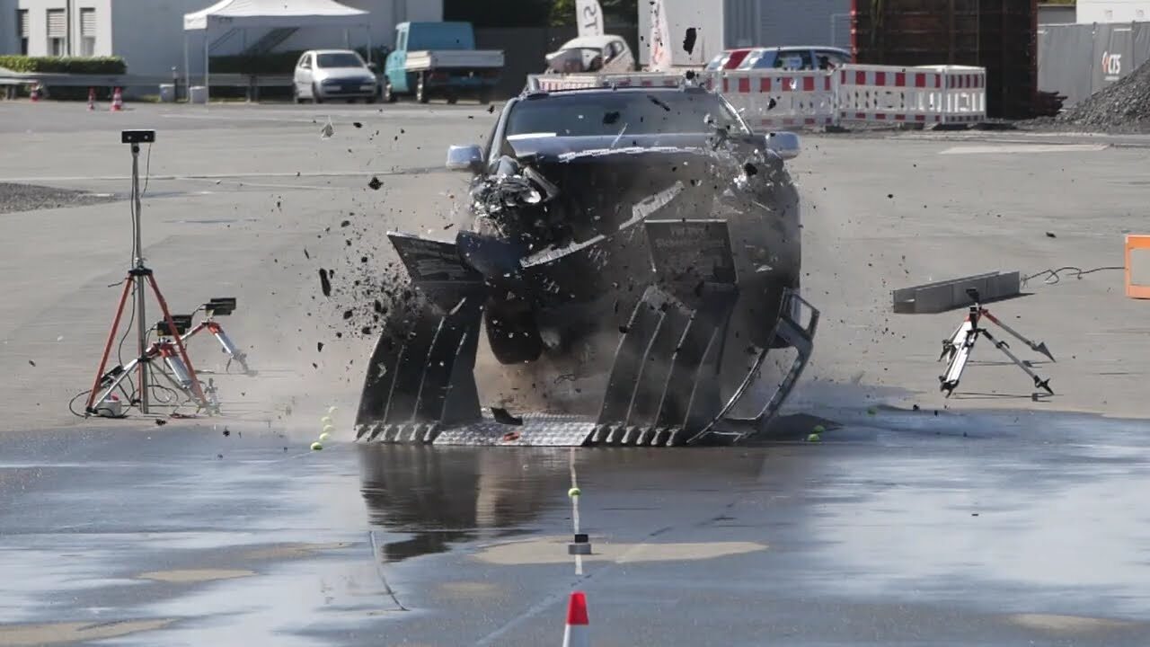 Anteprima video: Crash test BLOCKSTAHL FSB E600