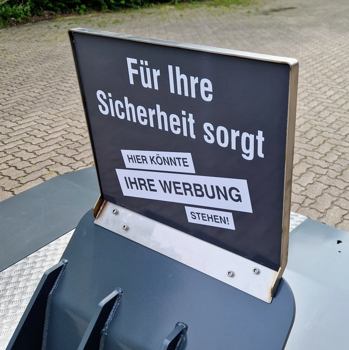 Werbepartner am Barrieresystem